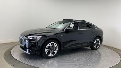 Photo 5 of 55 of 2022 Audi e-tron S line Premium