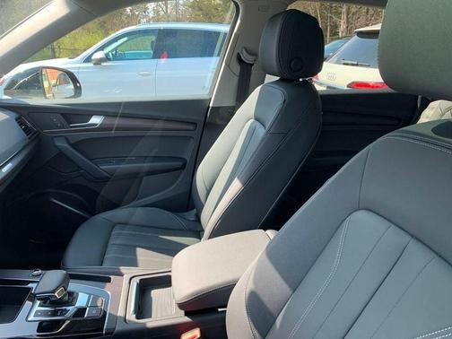 Photo 4 of 20 of 2022 Audi Q5 45 S line quattro Premium