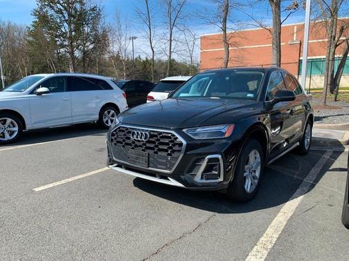 Photo 3 of 20 of 2022 Audi Q5 45 S line quattro Premium
