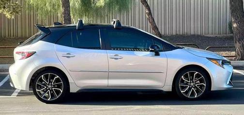 Photo 4 of 18 of 2022 Toyota Corolla XSE