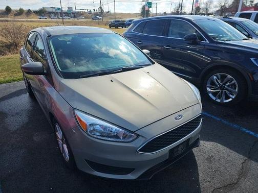 Photo 3 of 7 of 2016 Ford Focus SE