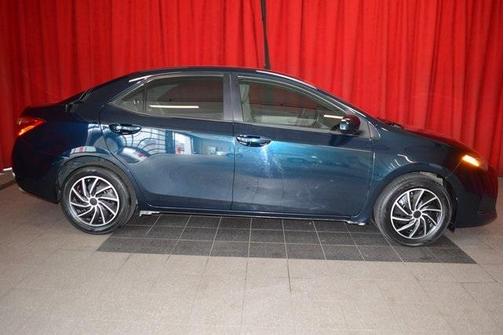 Photo 4 of 27 of 2019 Toyota Corolla LE