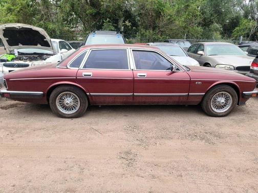 Photo 3 of 18 of 1991 Jaguar XJ6 Vanden Plas