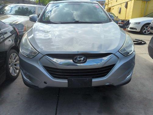Photo 2 of 7 of 2010 Hyundai Tucson Limited