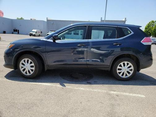 Photo 4 of 10 of 2016 Nissan Rogue S