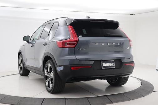 Photo 2 of 35 of 2021 Volvo XC40 Recharge Pure Electric P8