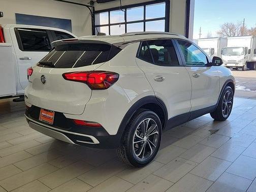 Photo 3 of 32 of 2022 Buick Encore GX Select