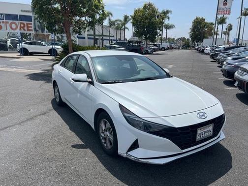 Photo 1 of 10 of 2021 Hyundai Elantra SE