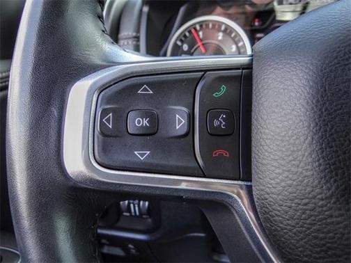Photo 5 of 25 of 2020 RAM 1500 Laramie