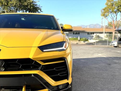 Photo 3 of 36 of 2022 Lamborghini Urus Graphite Capsule