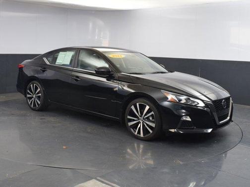 Photo 3 of 46 of 2021 Nissan Altima 2.5 SR