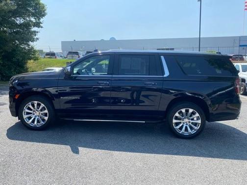 Photo 4 of 38 of 2021 Chevrolet Suburban Premier