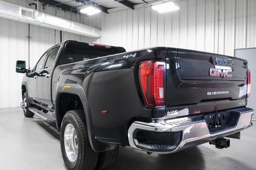Photo 4 of 39 of 2022 GMC Sierra 3500 SLT