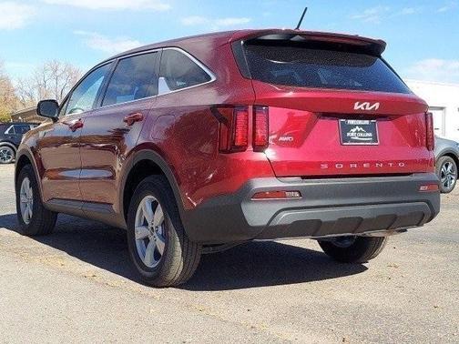 Photo 5 of 25 of 2022 Kia Sorento LX