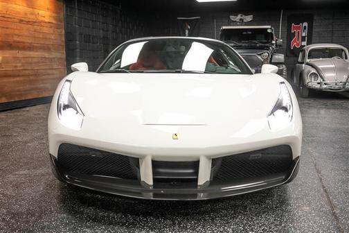 Photo 3 of 31 of 2018 Ferrari 488 GTB Base