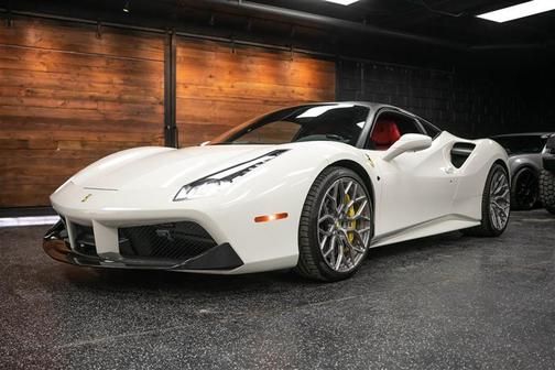 Photo 2 of 31 of 2018 Ferrari 488 GTB Base