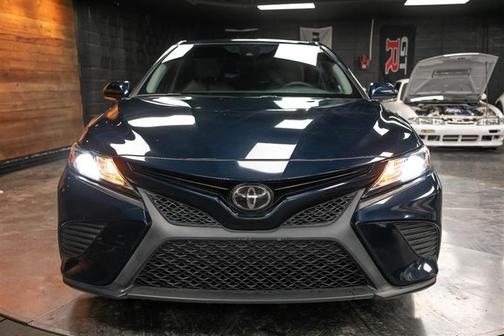 Photo 4 of 30 of 2019 Toyota Camry SE