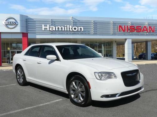 Photo 1 of 25 of 2021 Chrysler 300 Touring
