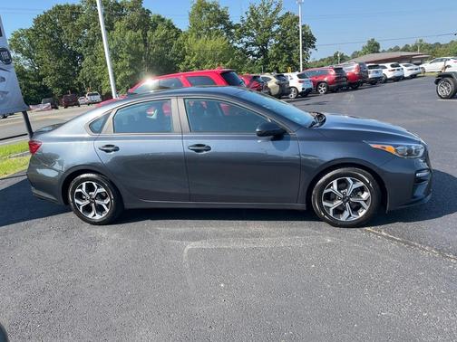 Photo 3 of 31 of 2020 Kia Forte LXS