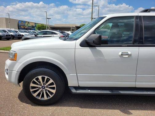 Photo 2 of 40 of 2017 Ford Expedition EL XLT