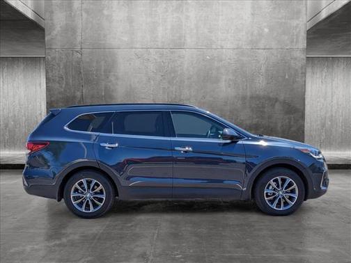 Photo 5 of 17 of 2019 Hyundai Santa Fe XL SE