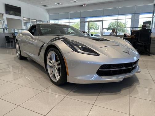 Photo 3 of 33 of 2018 Chevrolet Corvette Stingray