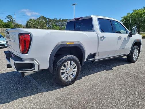 Photo 5 of 30 of 2023 GMC Sierra 3500 Denali