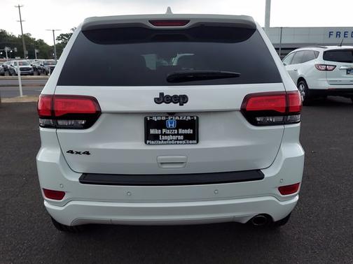 Photo 5 of 32 of 2018 Jeep Grand Cherokee Altitude
