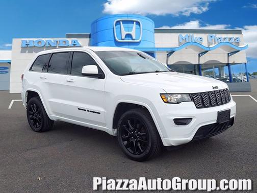 Photo 1 of 32 of 2018 Jeep Grand Cherokee Altitude
