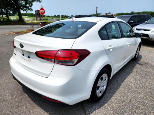 Photo 4 of 35 of 2018 Kia Forte LX