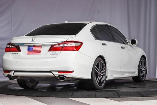 Photo 4 of 46 of 2017 Honda Accord Touring