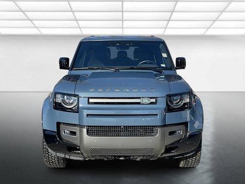 Photo 2 of 40 of 2022 Land Rover Defender 90 X-Dynamic S