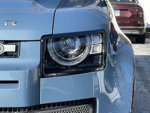 Photo 4 of 40 of 2022 Land Rover Defender 90 X-Dynamic S