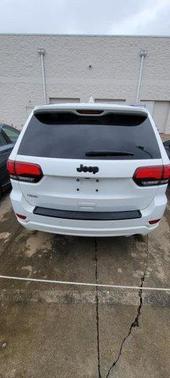 Photo 4 of 9 of 2018 Jeep Grand Cherokee Altitude