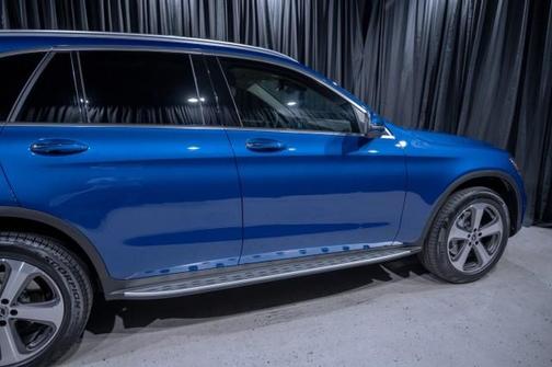 Photo 4 of 25 of 2022 Mercedes-Benz GLC 300 Base