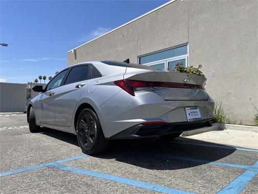Photo 3 of 12 of 2021 Hyundai Elantra SEL