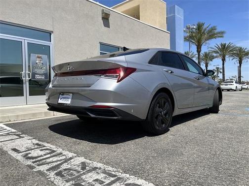 Photo 4 of 12 of 2021 Hyundai Elantra SEL