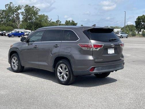 Photo 5 of 32 of 2015 Toyota Highlander XLE