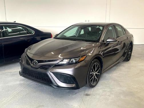 Photo 5 of 31 of 2023 Toyota Camry SE Nightshade