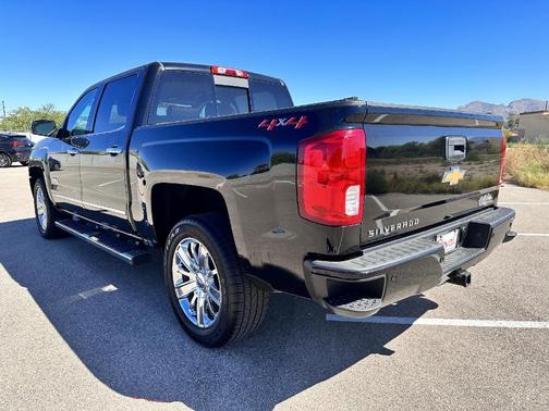 Photo 3 of 18 of 2018 Chevrolet Silverado 1500 High Country