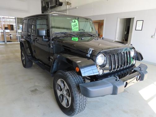 Photo 3 of 19 of 2017 Jeep Wrangler Unlimited Sahara