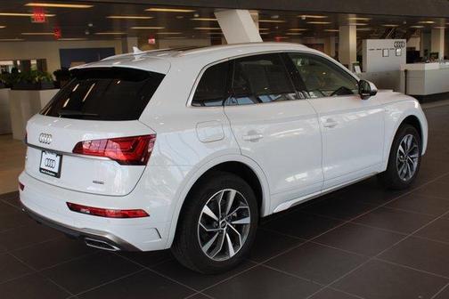 Photo 4 of 34 of 2023 Audi Q5 45 S line Premium Plus