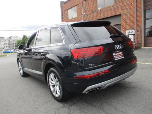 Photo 3 of 32 of 2017 Audi Q7 Premium Plus