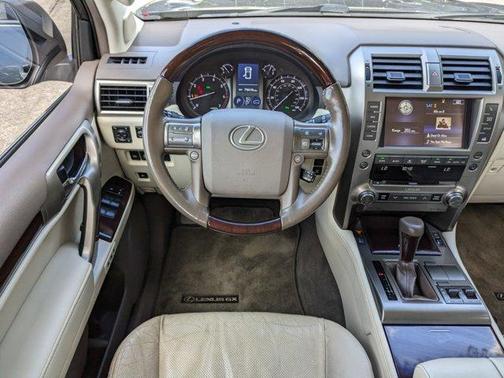 Photo 4 of 30 of 2018 Lexus GX 460 Base
