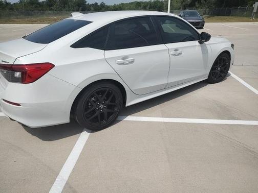 Photo 4 of 10 of 2023 Honda Civic Sport
