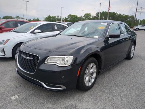 Photo 3 of 3 of 2016 Chrysler 300 Limited
