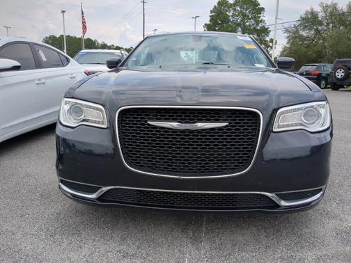 Photo 2 of 3 of 2016 Chrysler 300 Limited