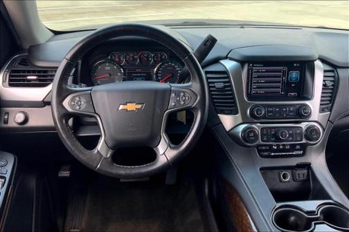 Photo 5 of 33 of 2016 Chevrolet Suburban LS