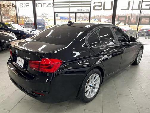 Photo 5 of 36 of 2018 BMW 320 i xDrive