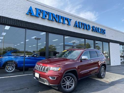 Photo 2 of 47 of 2017 Jeep Grand Cherokee Limited